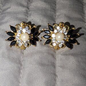 $1 with Bundle ~ Vintage Style Floral Earrings 6243